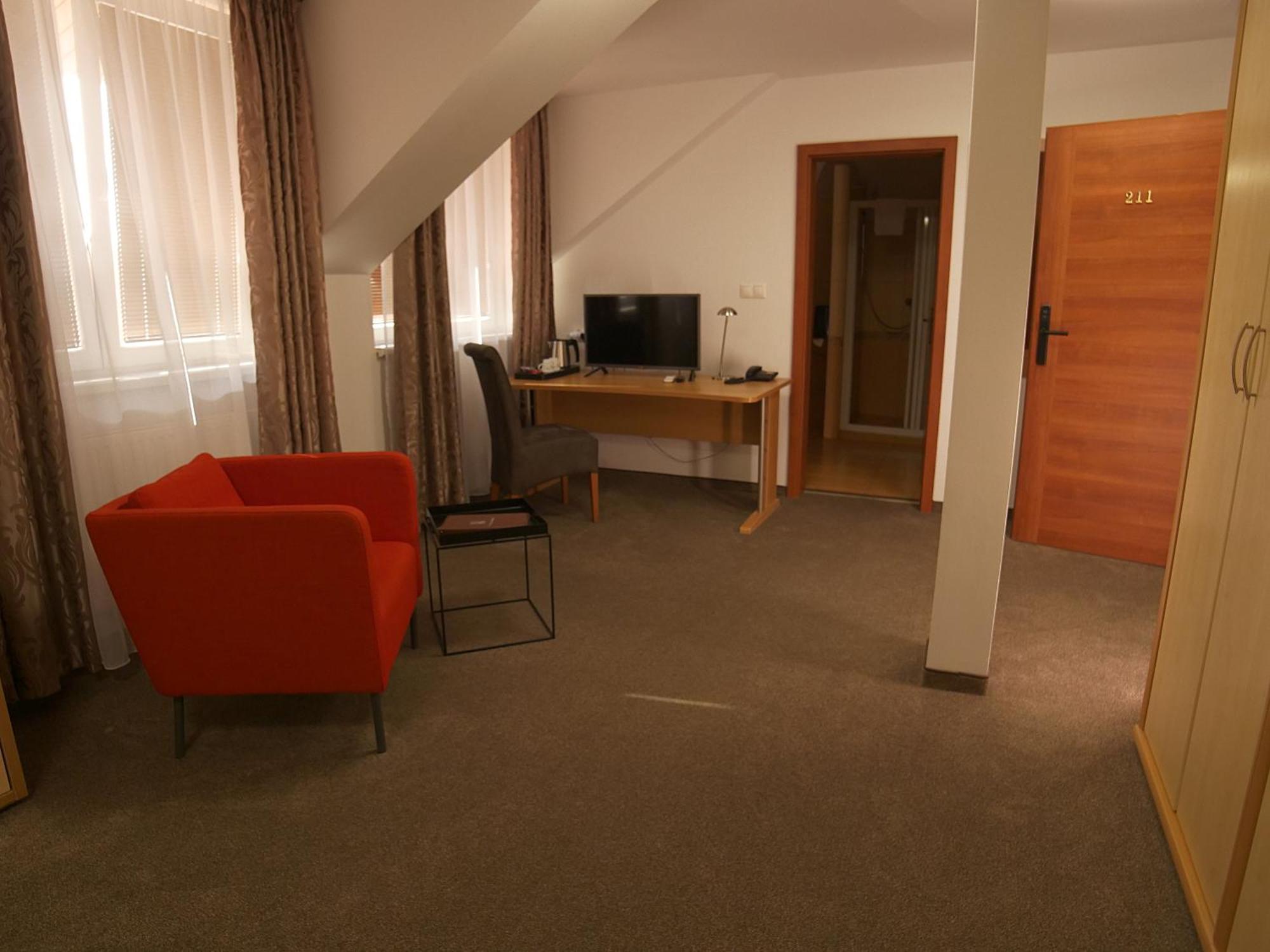 Hotel Novy Kastiel - Self Check-In Topoľčany المظهر الخارجي الصورة